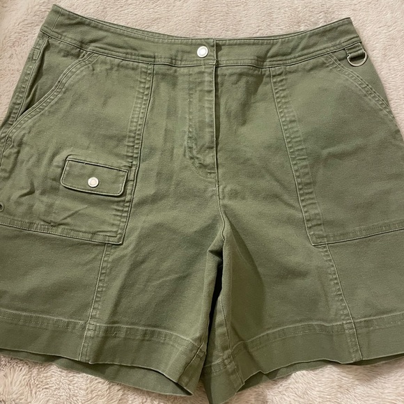Talbots Pants - EUC Talbots Petites Green Khaki Stretch Shorts